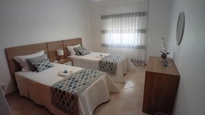 2 chambres, fer et planche à repasser, Wi-Fi gratuit, draps fournis