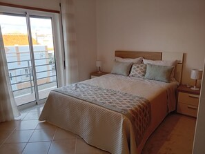 2 soverom, strykejern/-brett, wi-fi (inkludert) og sengetøy