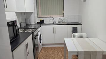 House | Private kitchen | Fridge, microwave, oven, stovetop