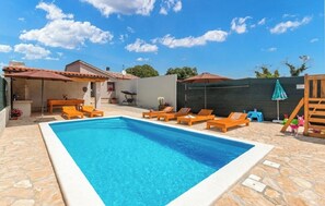 Outdoor pool - Beautiful HOUSE NICOLE, swimming pool, fenced yard, BBQ, perfect for families (Galižana)
