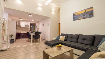 Smart TV y chimenea