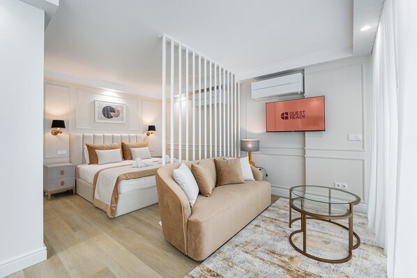 Strykejern/-brett, internettilgang og sengetøy