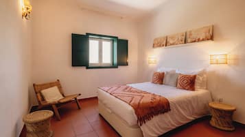 7 bedrooms, iron/ironing board, WiFi, bed sheets