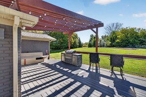 Outdoor dining - Sleeps 10/Batting Cage/Theater! (Westfield)