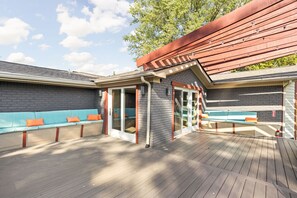 Terrace/patio - Sleeps 10/Batting Cage/Theater! (Westfield)