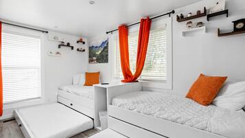 3 Schlafzimmer, Schreibtisch, BĂŒgeleisen/BĂŒgelbrett, kostenloses WLAN