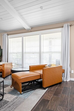 Interior - Sleeps 10/Batting Cage/Theater! (Westfield)