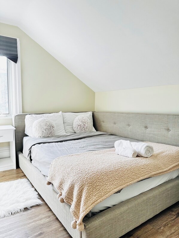 3 bedrooms, desk, iron/ironing board, travel cot