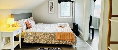 3 bedrooms, desk, free WiFi, bed sheets