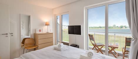 2 bedrooms, iron/ironing board, travel cot, free WiFi