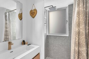 Handtücher, Seife, Toilettenpapier