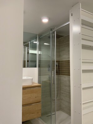 Towels, soap, shampoo, toilet paper