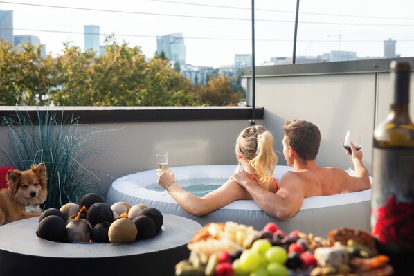 Outdoor spa tub