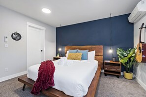 3 bedrooms, desk, iron/ironing board, WiFi