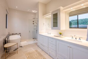 Hair dryer, towels - Casa Bella – 4-Bedroom Luxury Villa with Private Pool & Panoramic Sunset View, Playas del Coco (Playas del Coco)