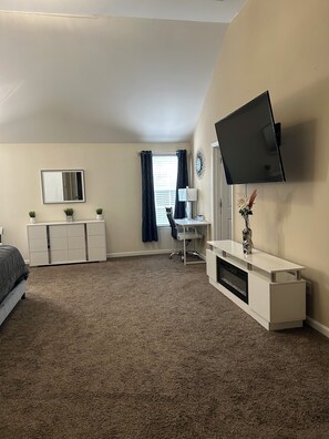 5 bedrooms, desk, iron/ironing board, free WiFi