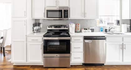 Luxury Downtown Townhome w/ Private Garage Unit 16