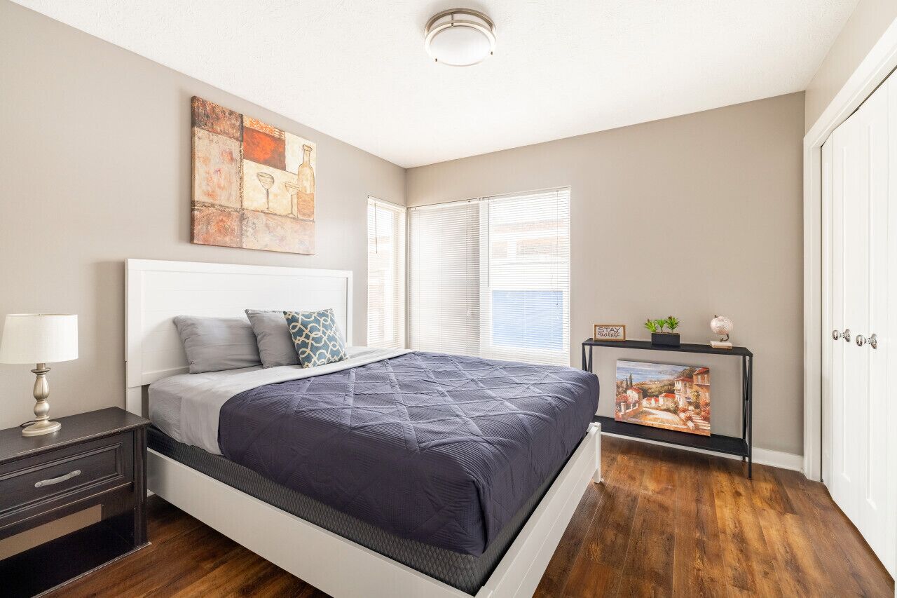 2 bedrooms, desk, iron/ironing board, WiFi