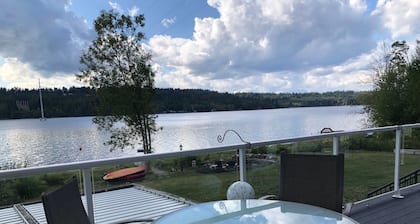 North Bay Hideaway, 3 Bed, 2+ Bath Beach House on Case Inlet