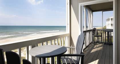 Stunning 2BDR Oceanfront Condo in Peaceful Pine Knoll Shores