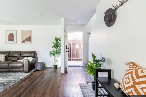 Spacious 3 beroom 2 bath near DT Alhambra +EV Charger 
