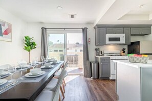 Dining - New Renovated Spacious 3 beroom 2 bath near DT Alhambra (Alhambra)