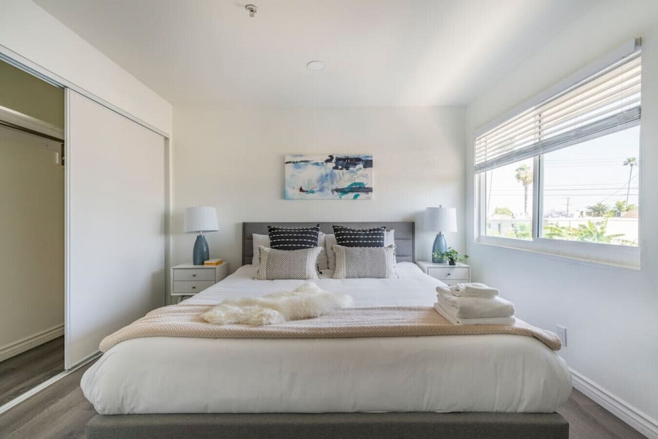 2 bedrooms, desk, iron/ironing board, WiFi