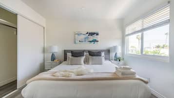 2 bedrooms, desk, iron/ironing board, WiFi