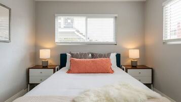 2 Schlafzimmer, Schreibtisch, Bügeleisen/Bügelbrett, WLAN