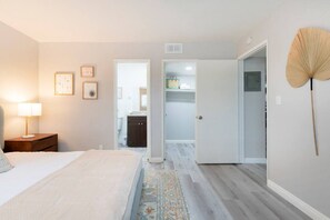 2 habitaciones, tabla de planchar con plancha, wifi y ropa de cama 