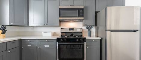 Refrigerador, microondas, horno, placa de cocina