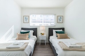 3 chambres, fer et planche à repasser, Wi-Fi, draps fournis