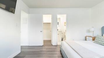 2 slaapkamers, een bureau, een strijkplank/strijkijzer, wifi