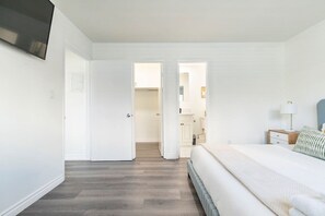 2 slaapkamers, een bureau, een strijkplank/strijkijzer, wifi