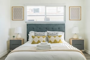 2 bedrooms, desk, iron/ironing board, WiFi