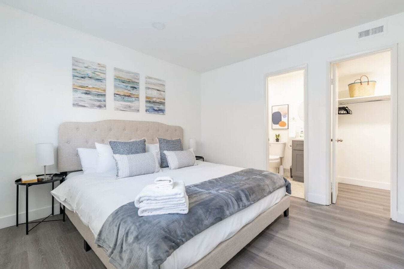 2 habitaciones, escritorio, tabla de planchar con plancha y wifi 