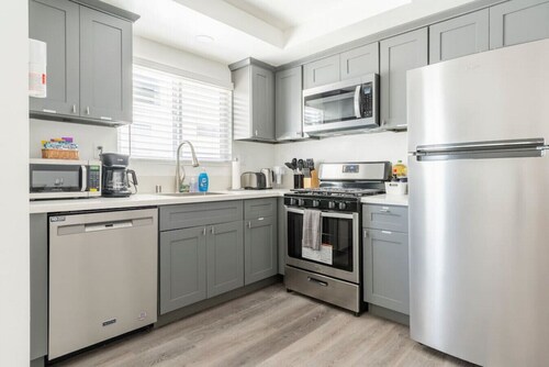 City Retreat: King Bed+ Mins to DT