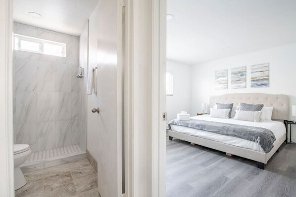 2 bedrooms, desk, iron/ironing board, WiFi