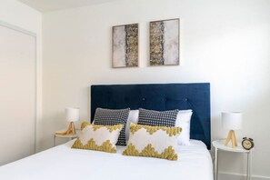 2 bedrooms, desk, iron/ironing board, WiFi