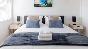 2 camere, una scrivania, ferro/asse da stiro, culla da viaggio