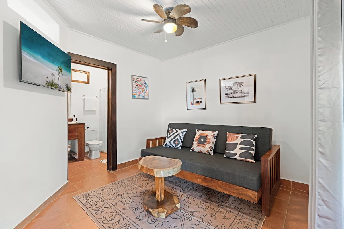 Deluxe Suite | 1 bedroom, laptop workspace, rollaway beds, free WiFi