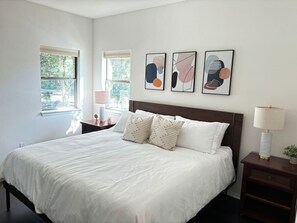 3 soverom, skrivebord, strykejern/-brett og wi-fi (inkludert)