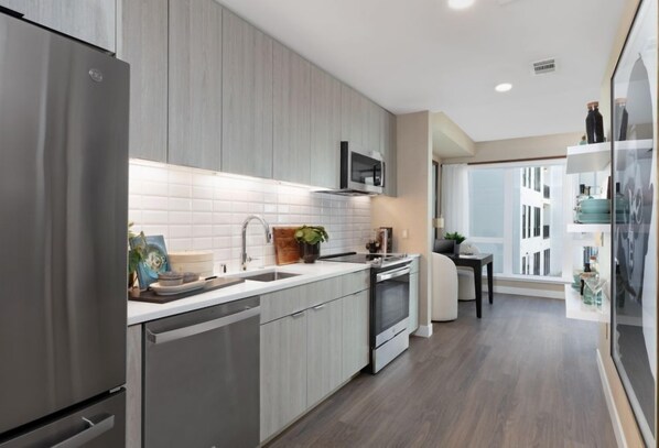 Fridge, microwave, oven, stovetop