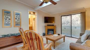 Smart TV, fireplace