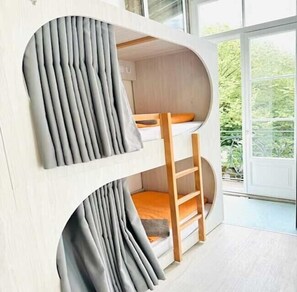 Capsule 8-Beds mixed Dormitory 108 | Egyptian cotton sheets, premium bedding, Select Comfort beds - Fantasy Hostel Porto (Porto)