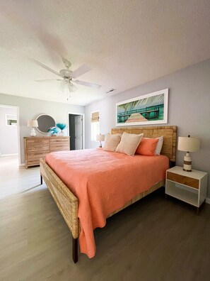 3 bedrooms, travel cot, free WiFi, bed sheets - Charming 3-bedroom house with AC and WiFi in lovely North Myrtle Beach (North Myrtle Beach)