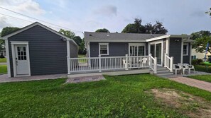 Exterior - Charming 3-bedroom house with AC and WiFi lower label muvie theater , (Bethel)