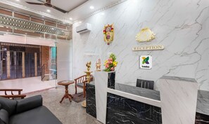 Reception - Treebo Royal Plaza,700 Mts From Promenade Beach (Puducherry)