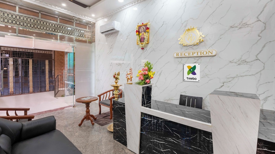 Treebo Royal Plaza,700 Mts From Promenade Beach