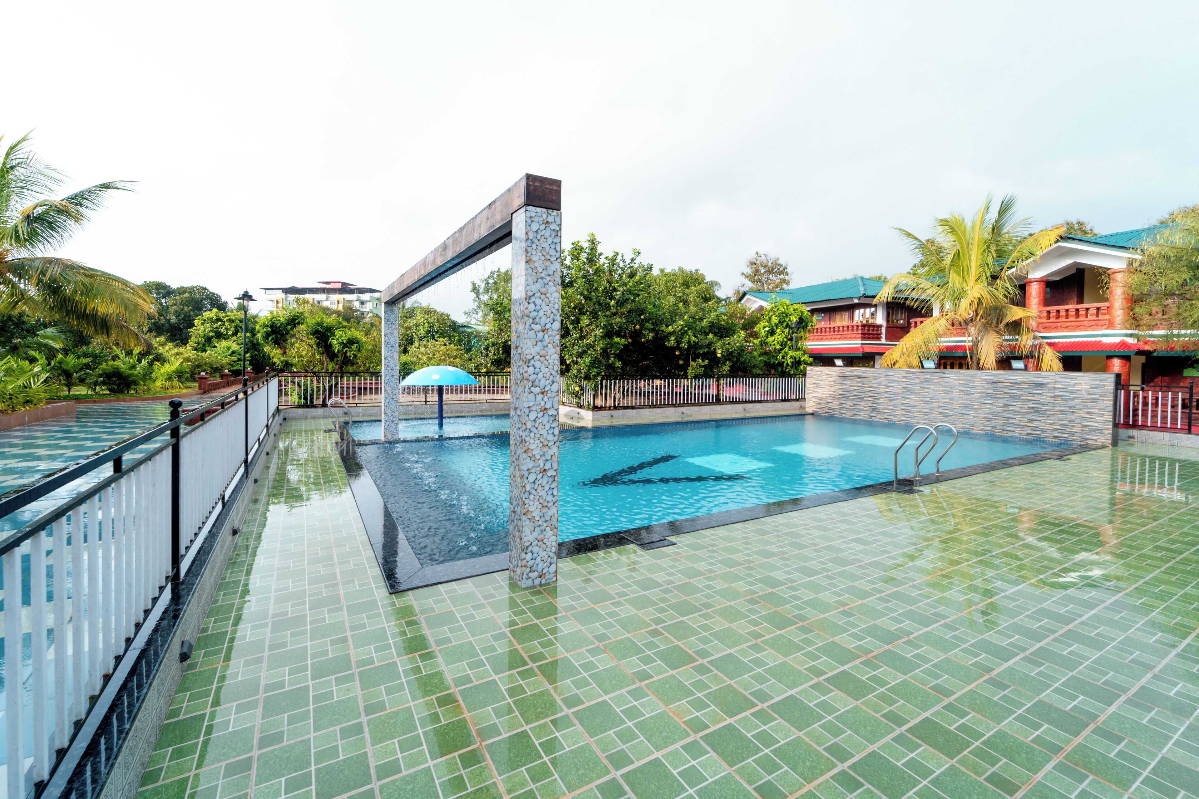 Kolam renang outdoor